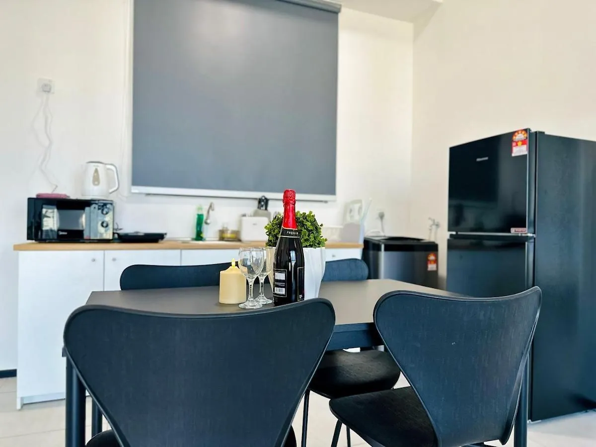 Sea View Condo In Georgetown 10 Pax
