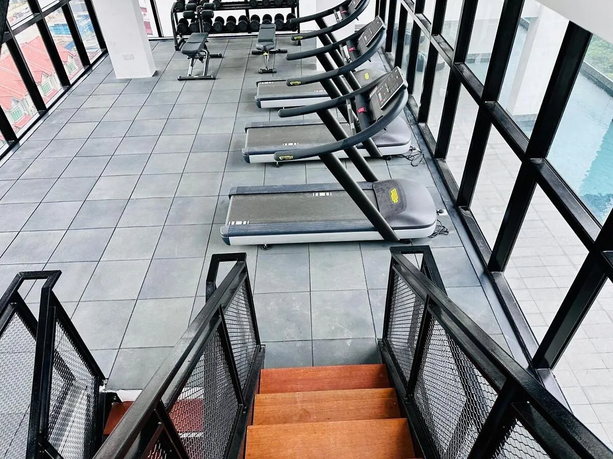 Sea View Condo In Georgetown 10 Pax
